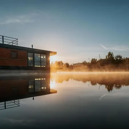 Bådhotel Hausboot Malibu Sunrise
